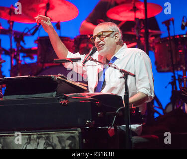 11 maggio 2018 - Raleigh, North Carolina, Stati Uniti d'America - musicista DONALD FAGEN degli Steely Dan si esibisce dal vivo come loro 2018 tour farà tappa al costiero Credit Union Parco della Musica a Walnut Creek si trova in Raleigh Copyright 2018 Jason Moore. Credito: Jason Moore/ZUMA filo/Alamy Live News Foto Stock