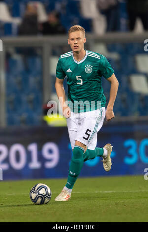 Timo Baumgartl (Germania) durante la Uefa 'sotto 21 Campionato Internazionale' amichevole tra Italia 1-2 Germania a PMapei Stadium il 19 novembre 2018 a Reggio Emilia, Italia. Credito: Maurizio Borsari/AFLO/Alamy Live News Foto Stock