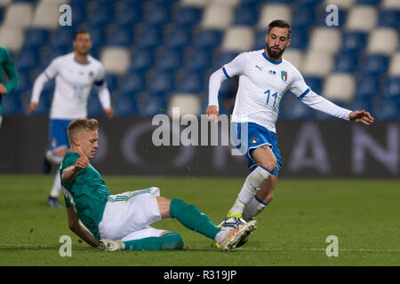 Vittorio parigini (Italia) Timo Baumgartl (Germania) durante la Uefa 'sotto 21 Campionato Internazionale' amichevole tra Italia 1-2 Germania a PMapei Stadium il 19 novembre 2018 a Reggio Emilia, Italia. Credito: Maurizio Borsari/AFLO/Alamy Live News Foto Stock