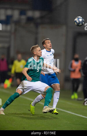 Timo Baumgartl (Germania )Antonino La Gumina (Italia) durante la Uefa 'sotto 21 Campionato Internazionale' amichevole tra Italia 1-2 Germania a PMapei Stadium il 19 novembre 2018 a Reggio Emilia, Italia. Credito: Maurizio Borsari/AFLO/Alamy Live News Foto Stock