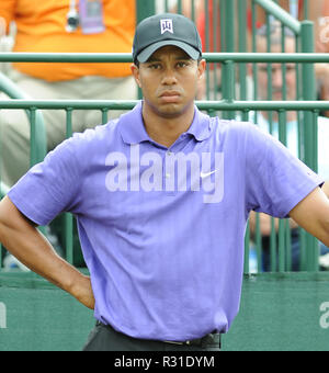 DORAL FL - MARZO 13 : golfista Tiger Woods svolge durante il secondo round del campionato di CA detenute al Doral Resort & Spa il 13 marzo 2009 a Miami in Florida. Persone: Tiger Woods Foto Stock