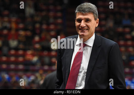 Foto di Claudio Grassi/LaPresse 21 novembre 2018 Assago (MI) Italia sport basket AX Armani Exchange Olimpia Milano vs Kirolbet Baskonia Vitoria Gasteiz - Turkish Airlines Eurolega 2018/2019 - Mediolanum Forum. Nella foto: Elimir Perasovic (head coach Kirolbet Baskonia Vitoria-Gasteiz) Foto Claudio Grassi/LaPresse Novembre 21, 2018 Assago (MI) Italia sport basket AX Armani Exchange Olimpia Milano vs Kirolbet Baskonia Vitoria Gasteiz - Turkish Airlines EuroLeague 2018/2019 - Mediolanum Forum. nel pic: Elimir Perasovic (head coach Kirolbet Baskonia Vitoria-Gasteiz) Foto Stock