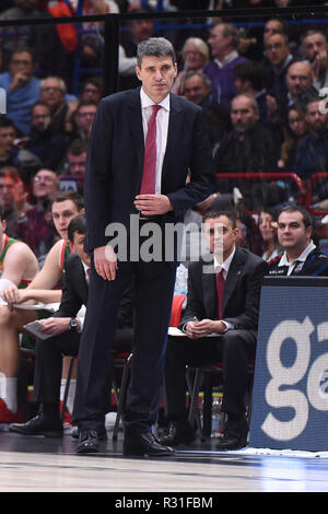 Foto di Claudio Grassi/LaPresse 21 novembre 2018 Assago (MI) Italia sport basket AX Armani Exchange Olimpia Milano vs Kirolbet Baskonia Vitoria Gasteiz - Turkish Airlines Eurolega 2018/2019 - Mediolanum Forum. Nella foto: Elimir Perasovic (head coach Kirolbet Baskonia Vitoria-Gasteiz) Foto Claudio Grassi/LaPresse Novembre 21, 2018 Assago (MI) Italia sport basket AX Armani Exchange Olimpia Milano vs Kirolbet Baskonia Vitoria Gasteiz - Turkish Airlines EuroLeague 2018/2019 - Mediolanum Forum. nel pic: Elimir Perasovic (head coach Kirolbet Baskonia Vitoria-Gasteiz) Foto Stock