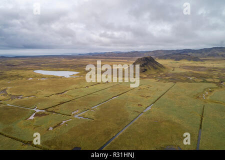 Drone shot, spruzzi Stóra-Eldborg cratere, Reykjanes Peninsula, Islanda Foto Stock