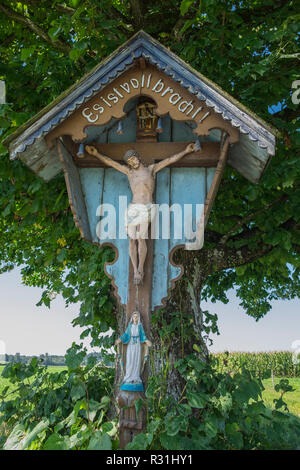 Crocifisso, Cross a Monaco di Baviera per via navigabile vicino a valle, Alta Baviera, Valley, Baviera, Germania Foto Stock