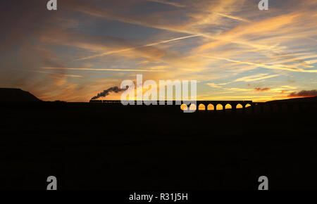 35018 India britannica linee capi lontano dal viadotto Ribblehead su 17.10.18 Foto Stock