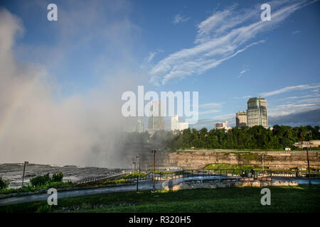 Splendide vedute sulle Cascate del Niagara dal lato canadese Foto Stock