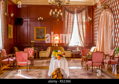 Lo stile lussuoso sala riunione preparata per gli ospiti. Foto Stock