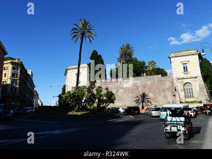 Largo Magnanapoli e la Villa Aldobrandini a Roma. Foto Stock