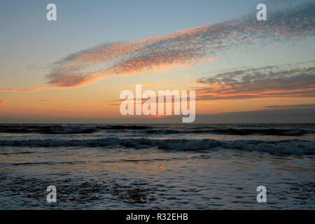 Regno Unito Inghilterra Cumbria Regno Unito Furness Walney Island. Tramonto da Walney Island su la costa del Cumbria. Barrow In Furness Cumbria Regno Unito. Foto Stock