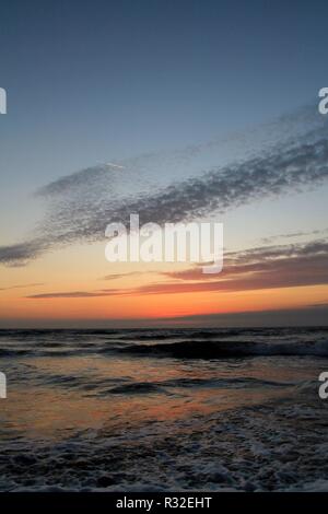 Regno Unito Inghilterra Cumbria Regno Unito Furness Walney Island. Tramonto da Walney Island su la costa del Cumbria. Barrow In Furness Cumbria Regno Unito. Foto Stock