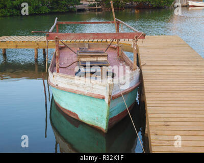 Rifugiati cubani che barca in Roatan Honduras Foto Stock