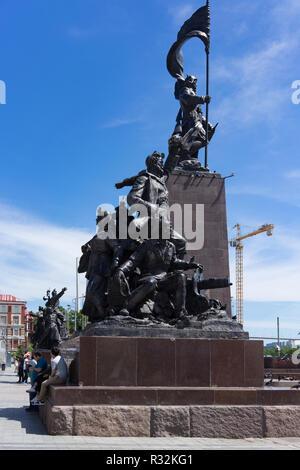 Vladivostok, Russia-October 20, 2018: Monumento all'armata rossa contro il cielo blu. Foto Stock