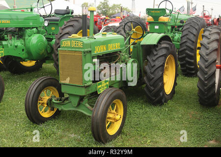 Trattore- 1936 John Deere modello BR. Canfield fiera. Mahoning County Fair. Canfield, Youngstown, Ohio, Stati Uniti d'America. Foto Stock