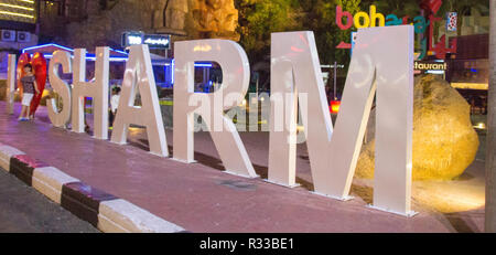Sharm El-Shaikh, Egitto - 2 Novembre 2018:- foto per io amo Sharm caratteri nella città egiziana di Sharm el-Sheikh. Foto Stock