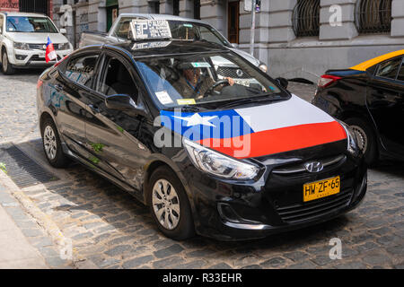 Taxi con la bandiera del Cile Foto Stock