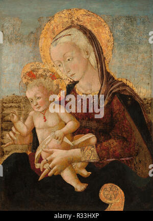 La Madonna e il bambino. Data: c. 1475. Dimensioni: complessivo: 79,5 x 60 cm (31 5/16 x 23 5/8 in.). Medium: tempera su pannello trasferita su tela. Museo: National Gallery of Art di Washington DC. Autore: Pier Francesco Fiorentino. Foto Stock