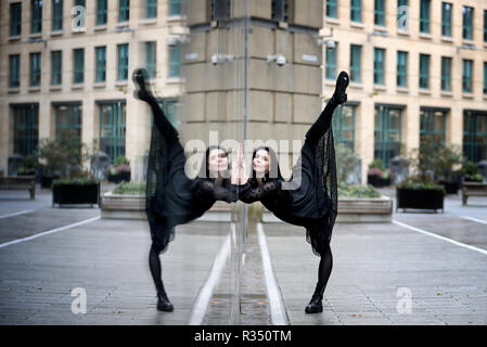 Principal del Royal Ballet, Natalia Osipova, esegue fuori centro Conferenze Internazionale di Edimburgo, Edimburgo, dove ella è protagonista nel nuovo balletto contemporaneo la madre. Foto Stock