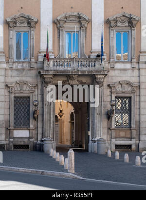 Rom, Roma, Stadtpalais an der Piazza del Gesu Foto Stock