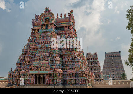 Gopurams meridionale, Sri Ranganathaswamy Tempio Srirangam, Trichy, Tamil Nadu, India Foto Stock