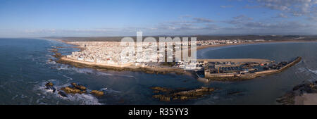 Panoramica aerea di Essaouira medievale città vecchia sulla costa atlantica del Marocco Foto Stock