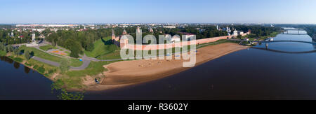 Antenna vista panoramica su Saint Sophia Cattedrale e Novgorod Cremlino, Veliky Novgorod, Russia Foto Stock