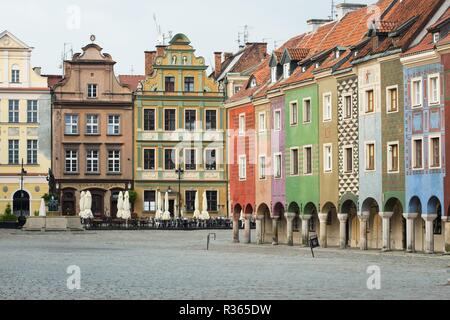 POZNAN, Polonia - Luglio 20, 2017: vista di vuoto principale piazza Stary Rynek a Poznan in Polonia - 20 luglio 2017 Foto Stock