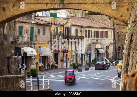 PITIGLIANO, Italia - Aprile 7, 2017: vista della famosa città italiana a Pitigliano. PITIGLIANO, Italia - 7 aprile 2017 Foto Stock