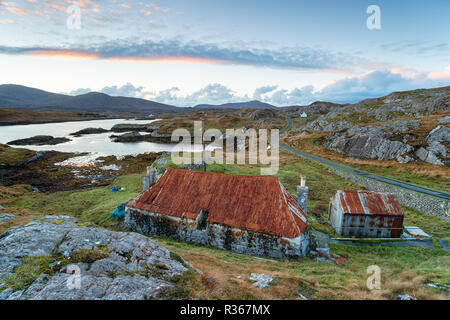 Un abbandonato croft a Quidnish sull'Isle of Harris nelle Ebridi Esterne Foto Stock