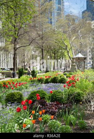 Rittenhouse Square, un giardino e un parco nel centro cittadino di Philadelphia in primavera, Philadelphia, Pennsylvania, STATI UNITI D'AMERICA Foto Stock