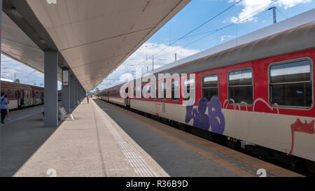 SOFIA, BULGARIA - 16 settembre 2018: stazione ferroviaria centrale nella città di Sofia, Bulgaria Foto Stock