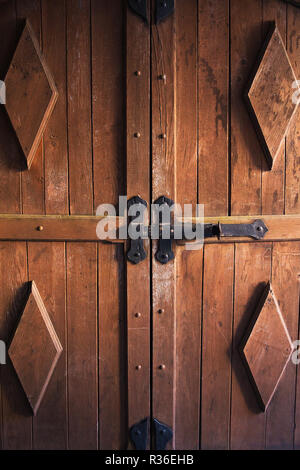 La vecchia porta nel quartiere di Lutsk, Ucraina. Foto Stock