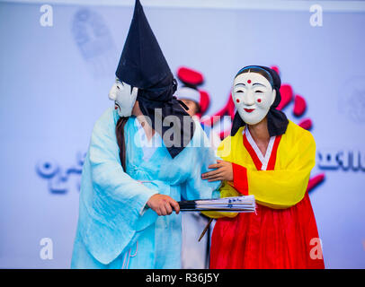 Attori che suonano il tradizionale Maskdance coreano ad Andong Korea Foto Stock