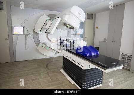 Salonicco, Grecia - Novemper 21, 2018: apertura ufficiale del primo acceleratore lineare tecnologia IMRT, IGRT, VMAT del Dipartimento di Radiothera Foto Stock