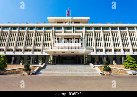 Indipendenza Palace o Palazzo della Riunificazione è un pubblico principale punto di riferimento nella città di Ho Chi Minh in Vietnam Foto Stock