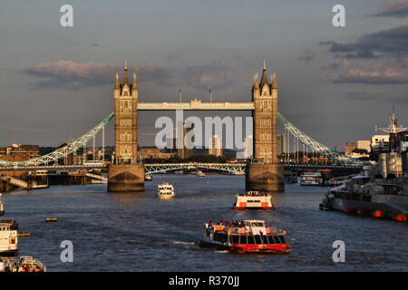 Una foto del Tower Bridge di Londra Foto Stock