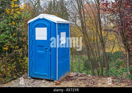 Servizi igienici casa su un sito in costruzione Foto Stock