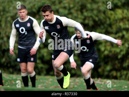 L'Inghilterra del Henry Slade durante la sessione di formazione presso la struttura Pennyhill Park, Bagshot. Foto Stock