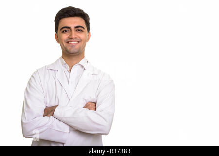 Giovani felici persiano medico uomo sorridente con le braccia incrociate Foto Stock