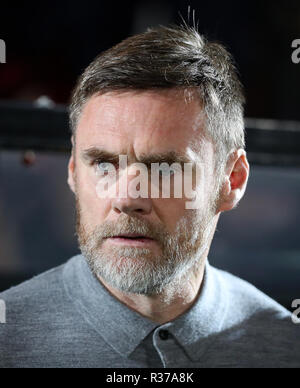 Salford City manager Alexander Graham durante la Emirates FA Cup, primo round replay corrispondono al Peninsula Stadium, Salford. Foto Stock