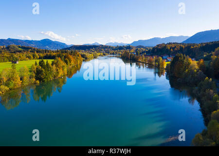 Serbatoio Isar, Isar serbatoio nei pressi di Bad Tölz, drone shot, Isarwinkel, colline ai piedi delle Alpi, Alta Baviera, Baviera, Germania Foto Stock