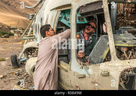 Arrugginimento serbatoio dalla invasione sovietica dell'Afghanistan in 1979, il Panjshir Valley, Afghanistan Foto Stock