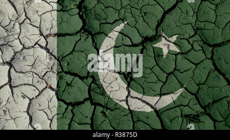 Crisi politiche o concetto ambientale: crepe di fango con il Pakistan Bandiera Foto Stock