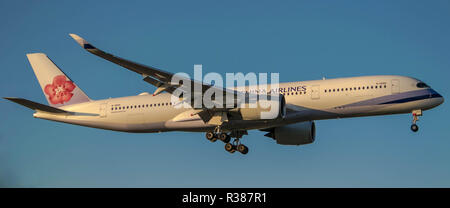 China Airlines Airbus A350-900 all aeroporto di Gatwick Foto Stock