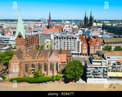 San Martin chiesa o St Martini è un protestante luterana nella città vecchia di Brema, Germania Foto Stock