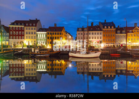 Nyhavn a Copenaghen, in Danimarca. Foto Stock
