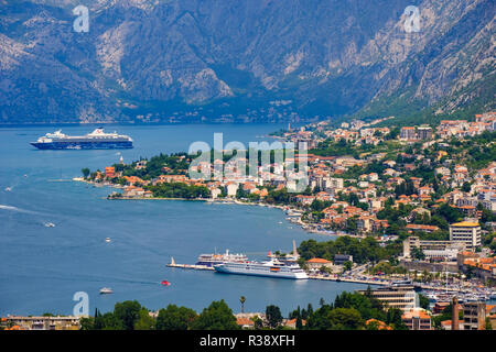 Dobrota e Kotor, Baia di Kotor, Montenegro Foto Stock