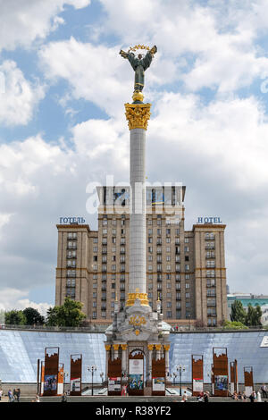 KIEV, UCRAINA - 12 luglio 2018: vista generale di Piazza Indipendenza a Kiev dove è la capitale di Ucraina Foto Stock