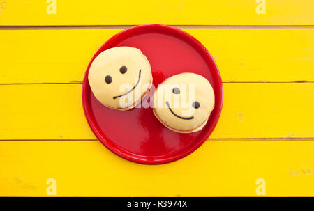 Le ciambelle con faccina sorridente Foto Stock