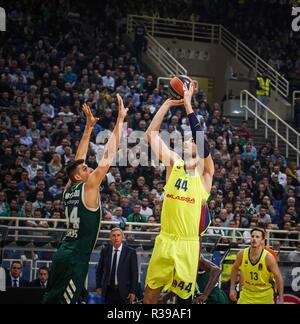 Atene, Grecia. Xxi Nov, 2018. Ante Tomic di Barcellona BC visto in azione durante il 2018/2019 Turkish Airlines Eurolega Regular Season Round 8 gioco tra il Panathinaikos OPAP Atene e FC Barcelona Lassa presso Olympic Sports Centre di Atene. Credito: Ioannis Alexopoulos SOPA/images/ZUMA filo/Alamy Live News Foto Stock